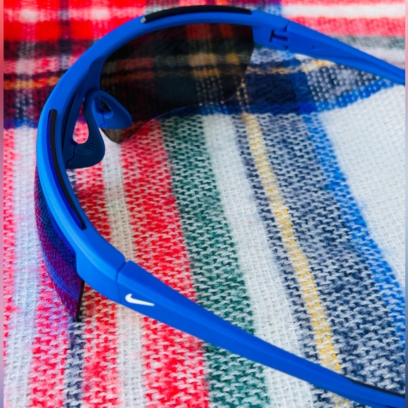 Nike Windshield Elite 20 Mirrored Sunglasses - Picture 9 of 16